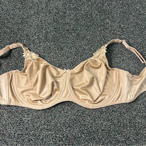 DOMINIQUE Satin Cream Seamless Minimizer Underwire Full Coverage Bra Lingeri 44D - Picture 10 of 16